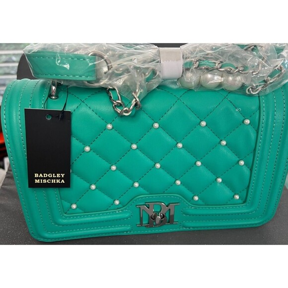 Badgley M Vegan Leather Crossbody Bag NWT Purse Handbag Women's Lock Pearls $129 - Picture 15 of 15